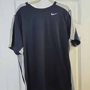 Nike Men's Dark Blue and White Short Sleeve Tee